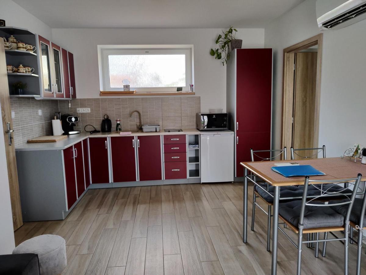 Apartmán Apartman pod lipou - samostatny objekt Jaroměř Exteriér fotografie